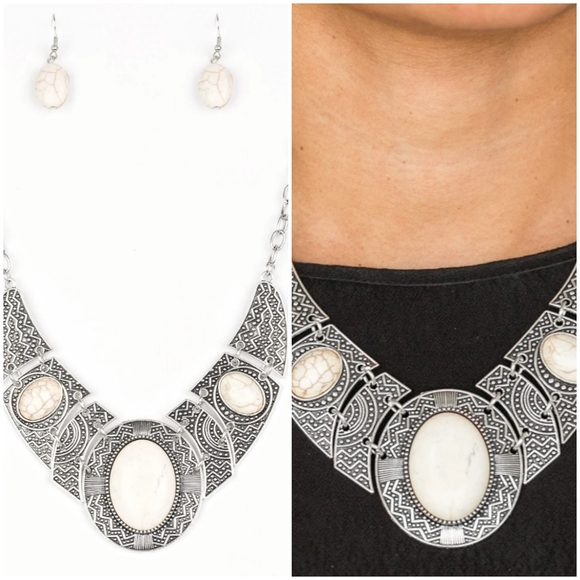 LEAVE YOUR LANDMARK WHITE NECKLACE/EARRING SET